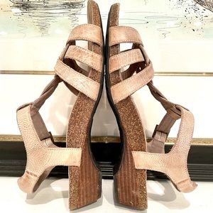 ABEO Biosystem Paisley style leather sandal 9N